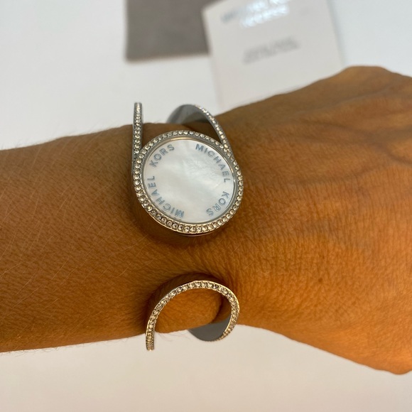 Michael Kors Activity Tracker - Picture 3 of 4